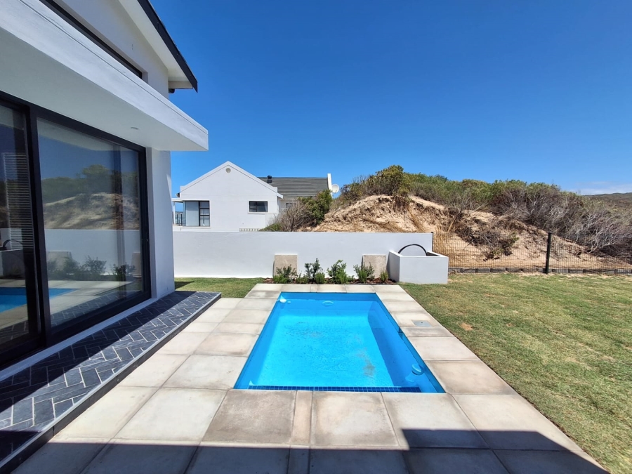 4 Bedroom Property for Sale in Stilbaai Oos Western Cape